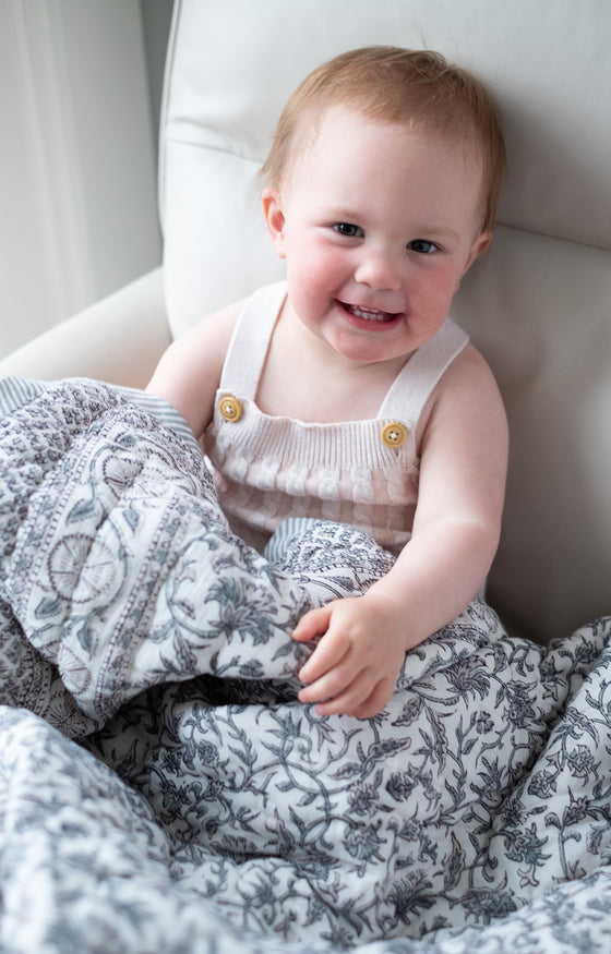 Baby Quilt in Grey Vines