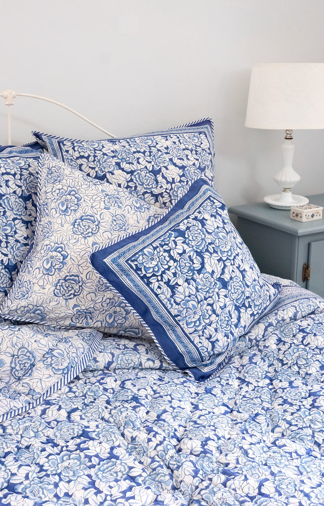 Quilt in Porcelain Flower Blue