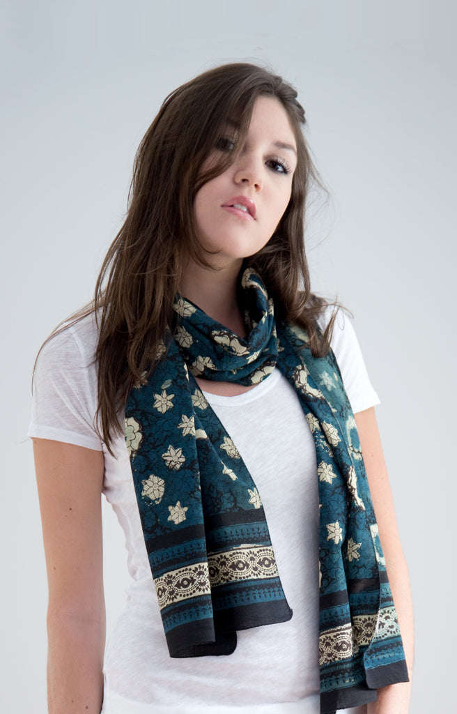 Scarf in Dark Lace