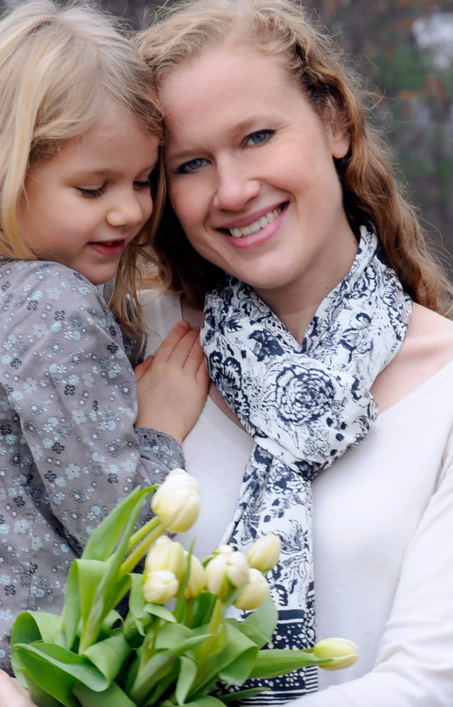 Scarf in Graphite Floral