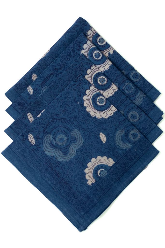 Table Linens in Moonlit Daisy