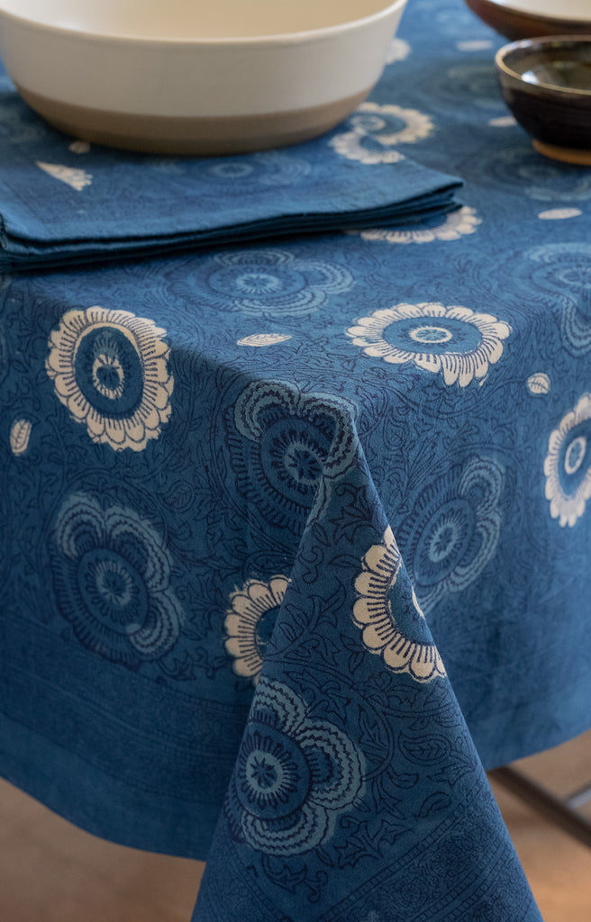 Table Linens in Moonlit Daisy