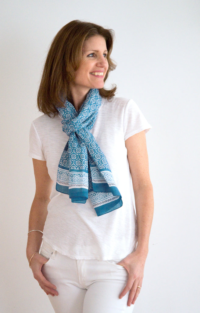 Scarf in Wedgwood Flower